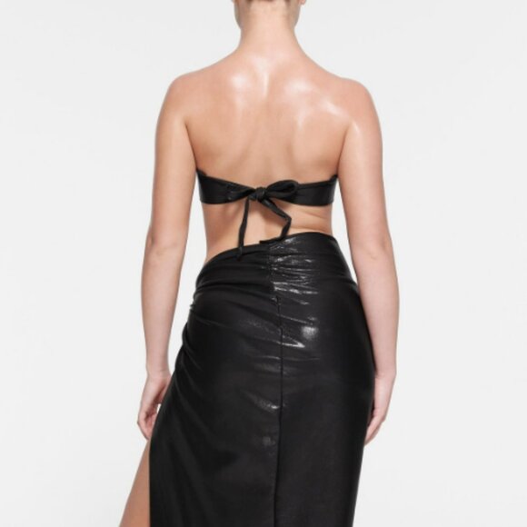 SKIMS Knotted  Bandeau Bikini Top in Onyx Size M - Picture 2 of 6